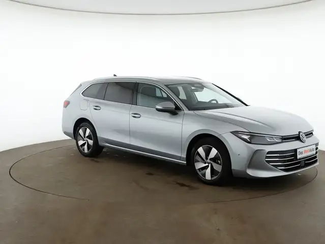 Volkswagen Passat view 2