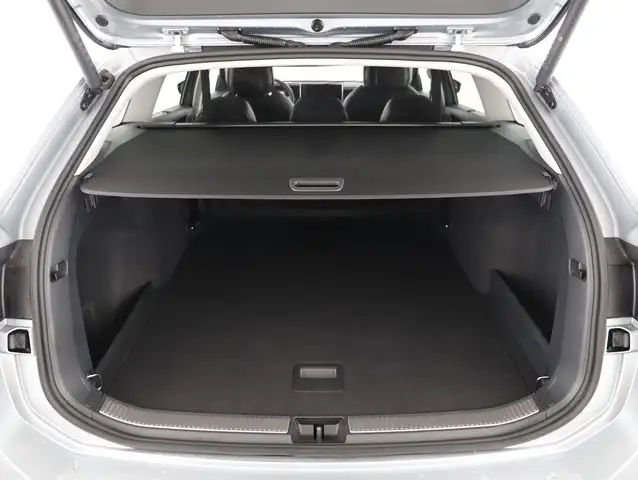 Volkswagen Passat view 7