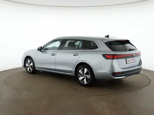 Volkswagen Passat view 5