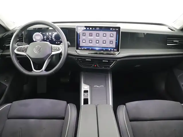 Volkswagen Passat view 9