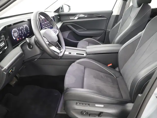Volkswagen Passat view 8