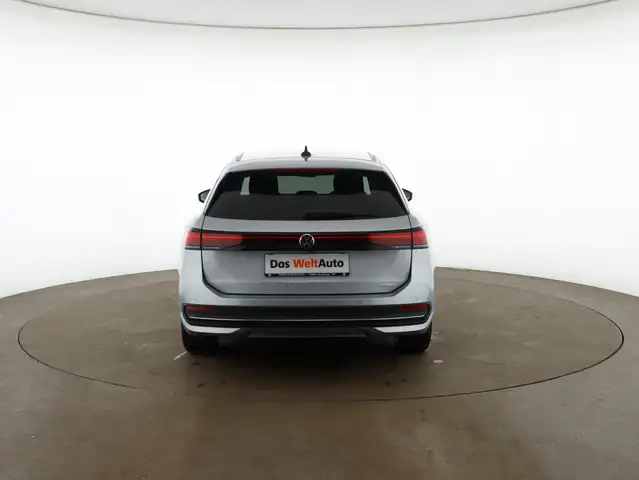 Volkswagen Passat view 6