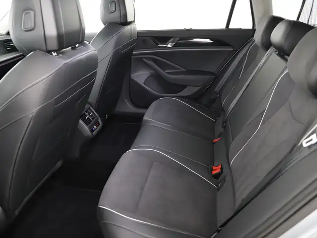 Volkswagen Passat view 10