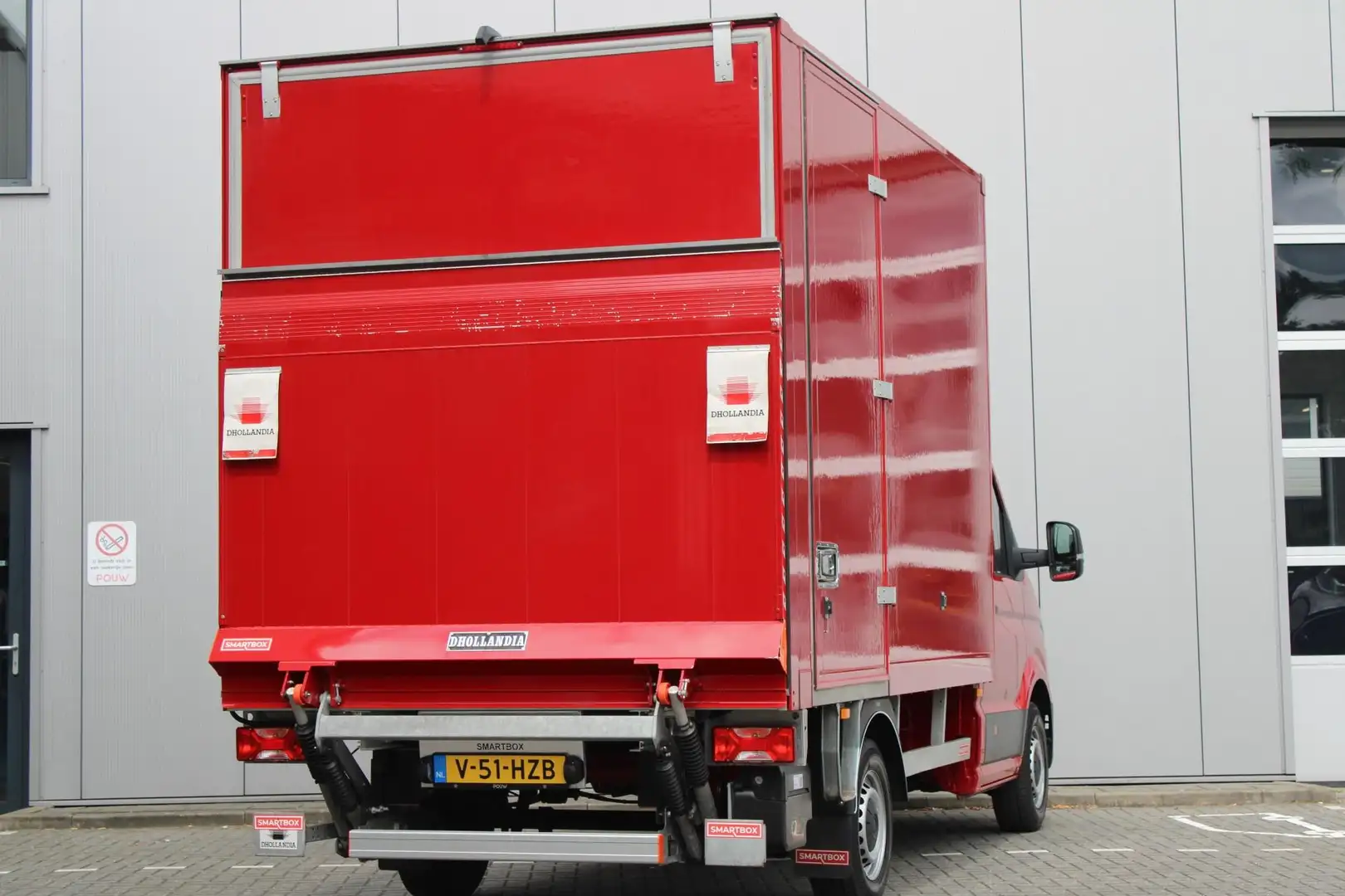 Volkswagen Crafter 35 2.0 TDI 140pk L3 Highline Bakwagen | Laadklep | Rouge - 2