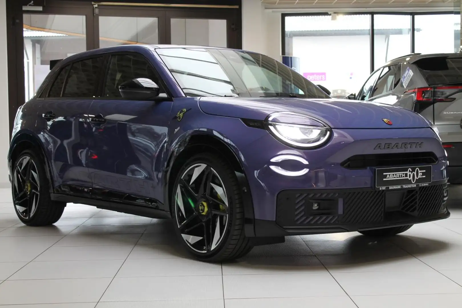 Abarth 600e Scorpionissima Violett - 1