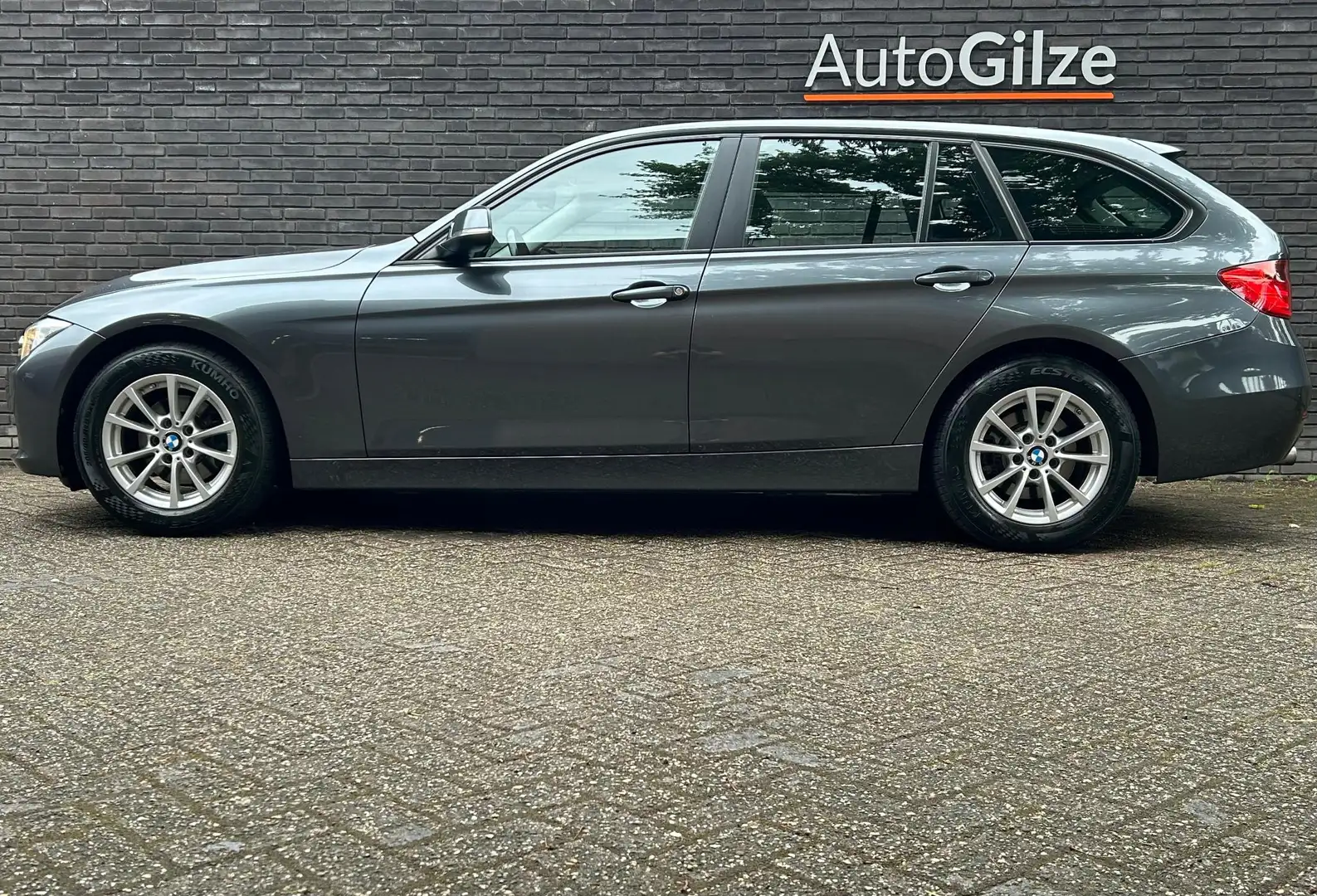 BMW 316 3-serie Touring 316i Business l Navigatie l Electr Grijs - 2
