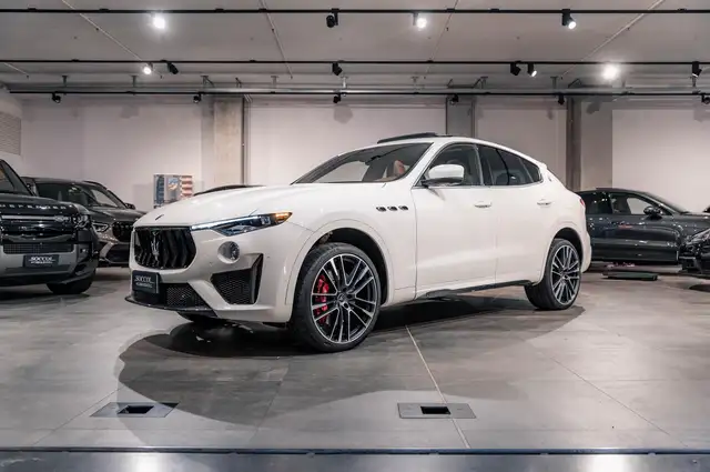 Maserati Levante 3.8 V8 Trofeo 580cv auto*FERRARI*IVA ESP.*