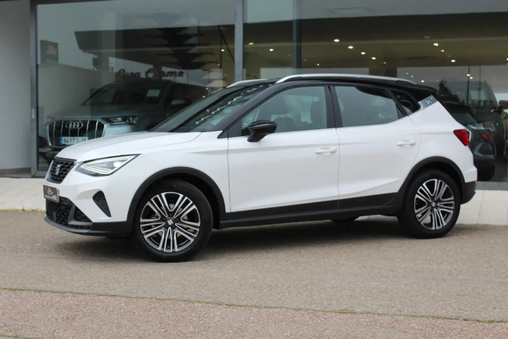 SEAT Arona 1.0 TSI S&S FR XM 110 Blanco - 2