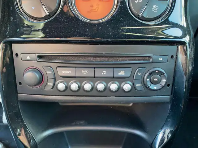 DS Automobiles DS 3 view 10