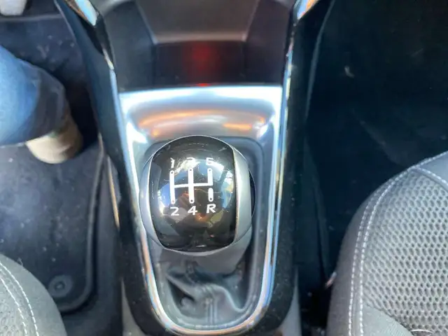DS Automobiles DS 3 view 14