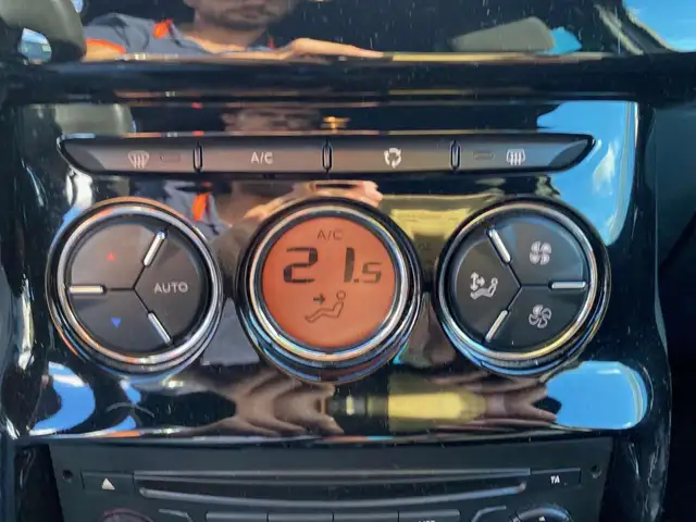 DS Automobiles DS 3 view 12