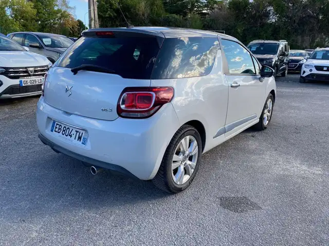 DS Automobiles DS 3 view 4