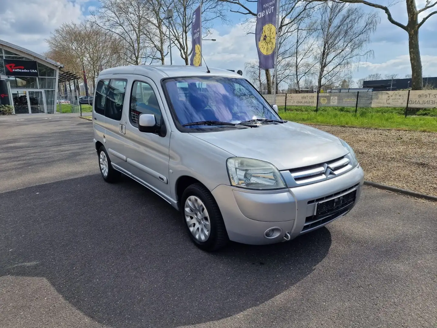 Citroen Berlingo 1.6 16V Multispace Rollstuhlgerecht Plateado - 2