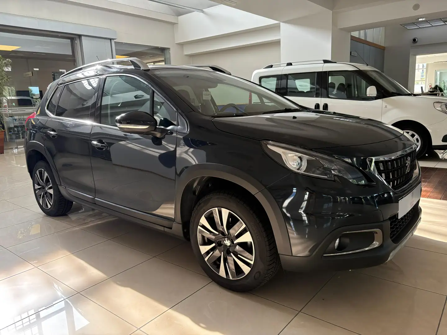Peugeot 2008 2008 1.2 puretech Active s Bleu - 1