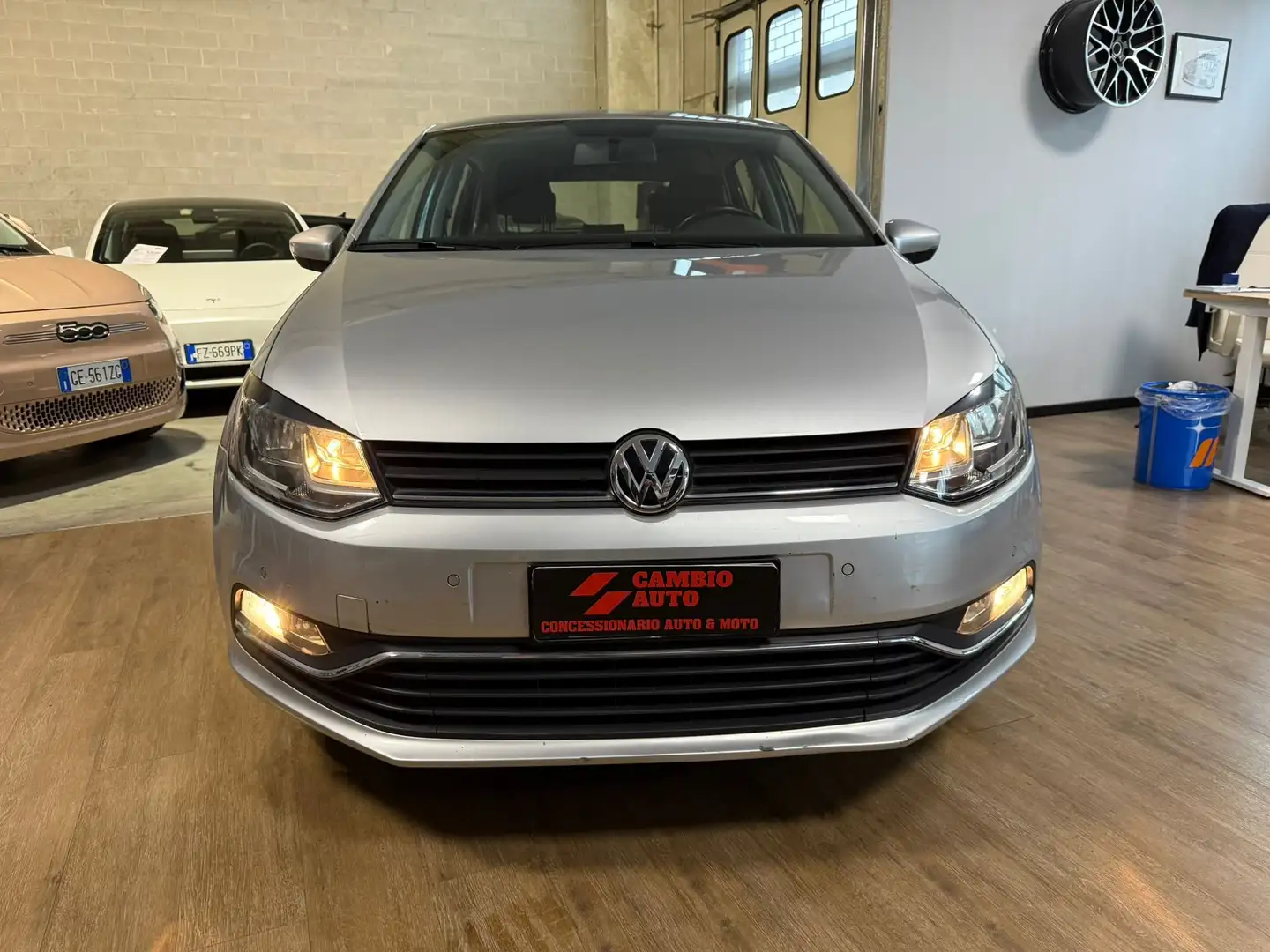Volkswagen Polo 5p 1.2 tsi bm Comfortline dsg Gris - 2