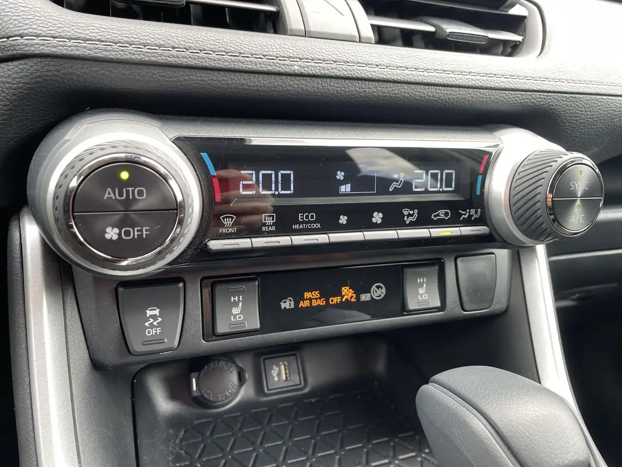 Toyota RAV 4 photo Toyota RAV 4