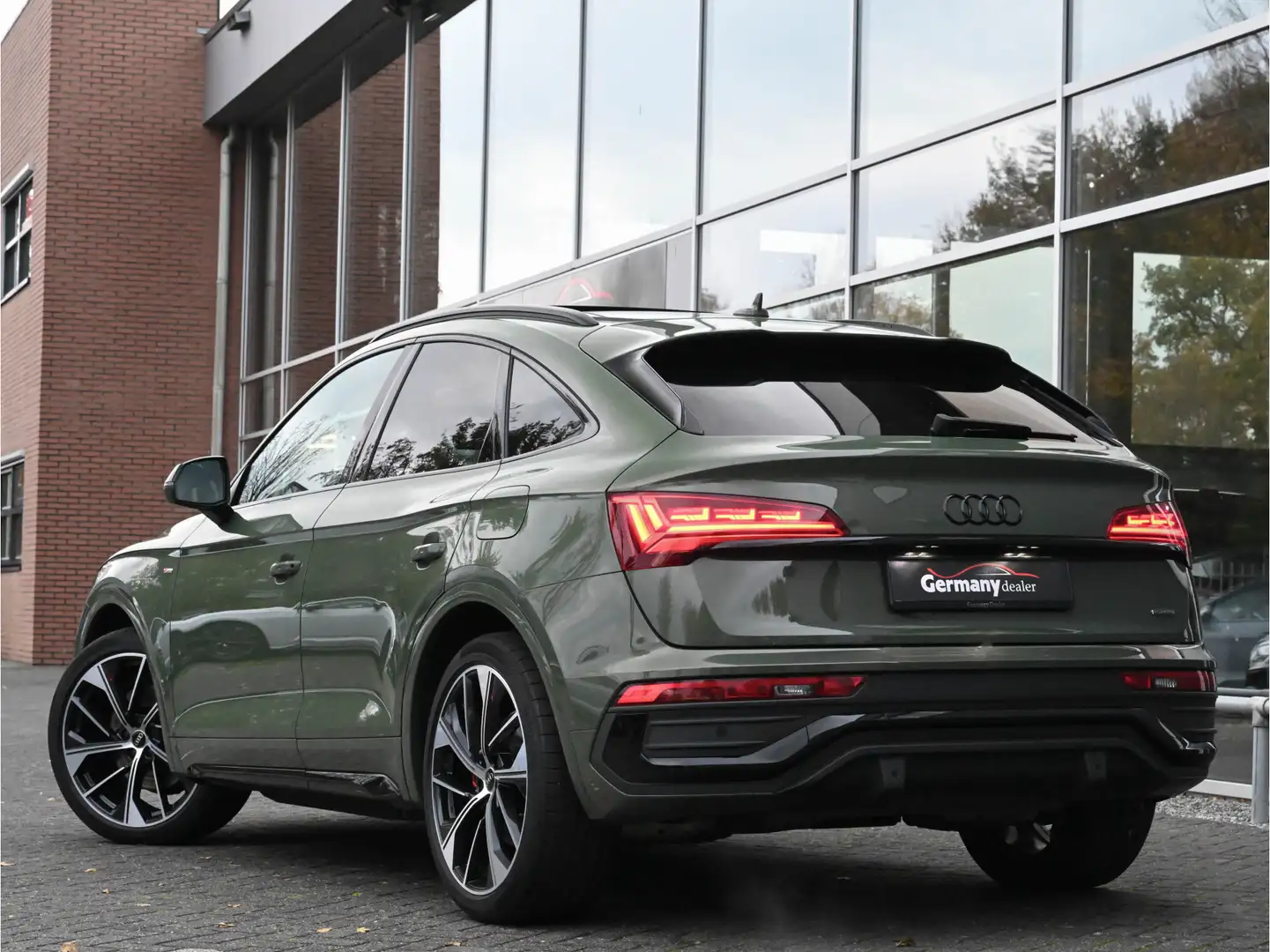 Audi Q5 Sportback 55TFSI E 367PK S-Line Lucht Pano M-Led R Vert - 2