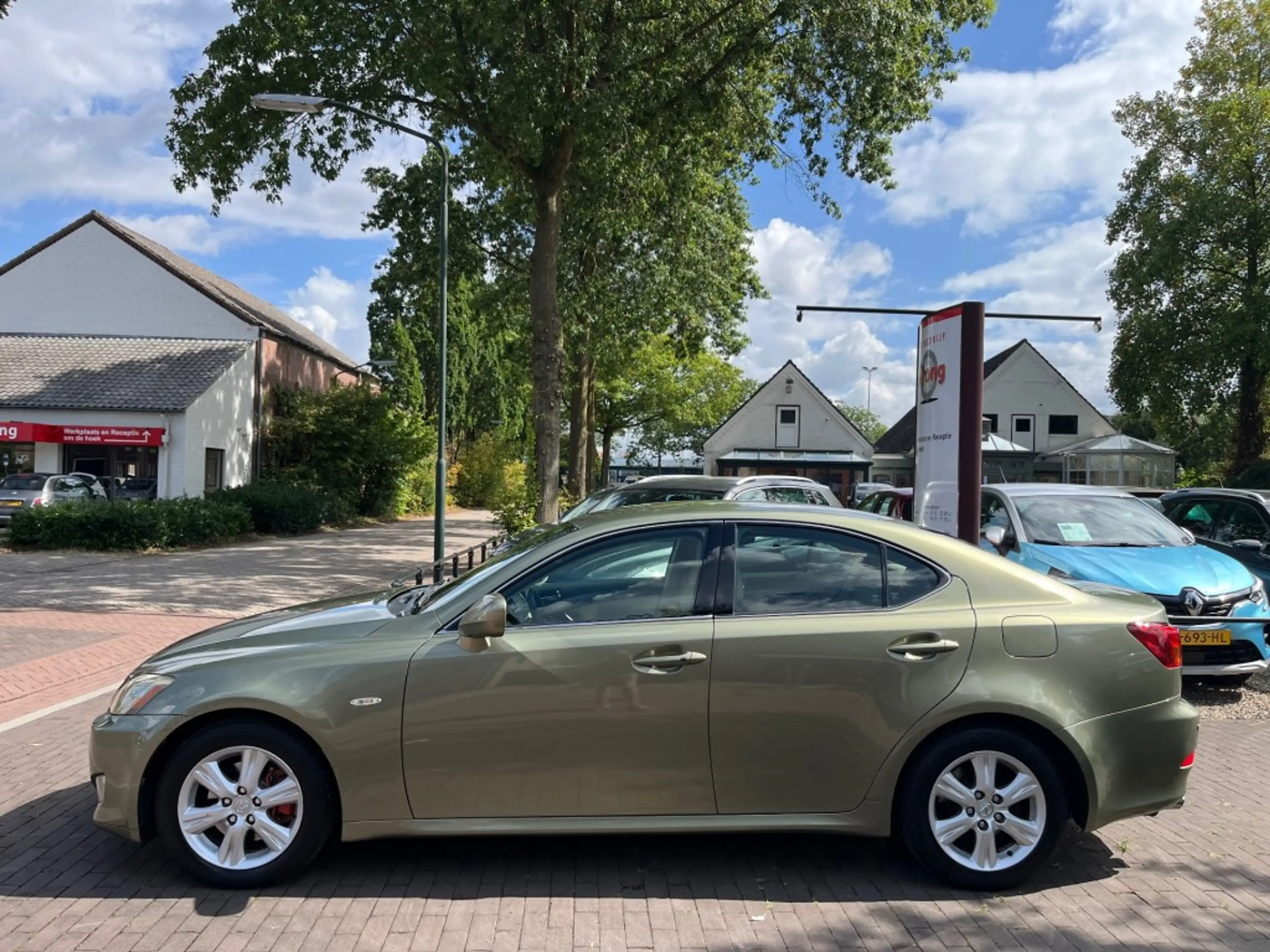 Lexus 250 BUSINESS AUTOMAAT / AIRCO-ECC / NAVI / TREKHAA — photo 3