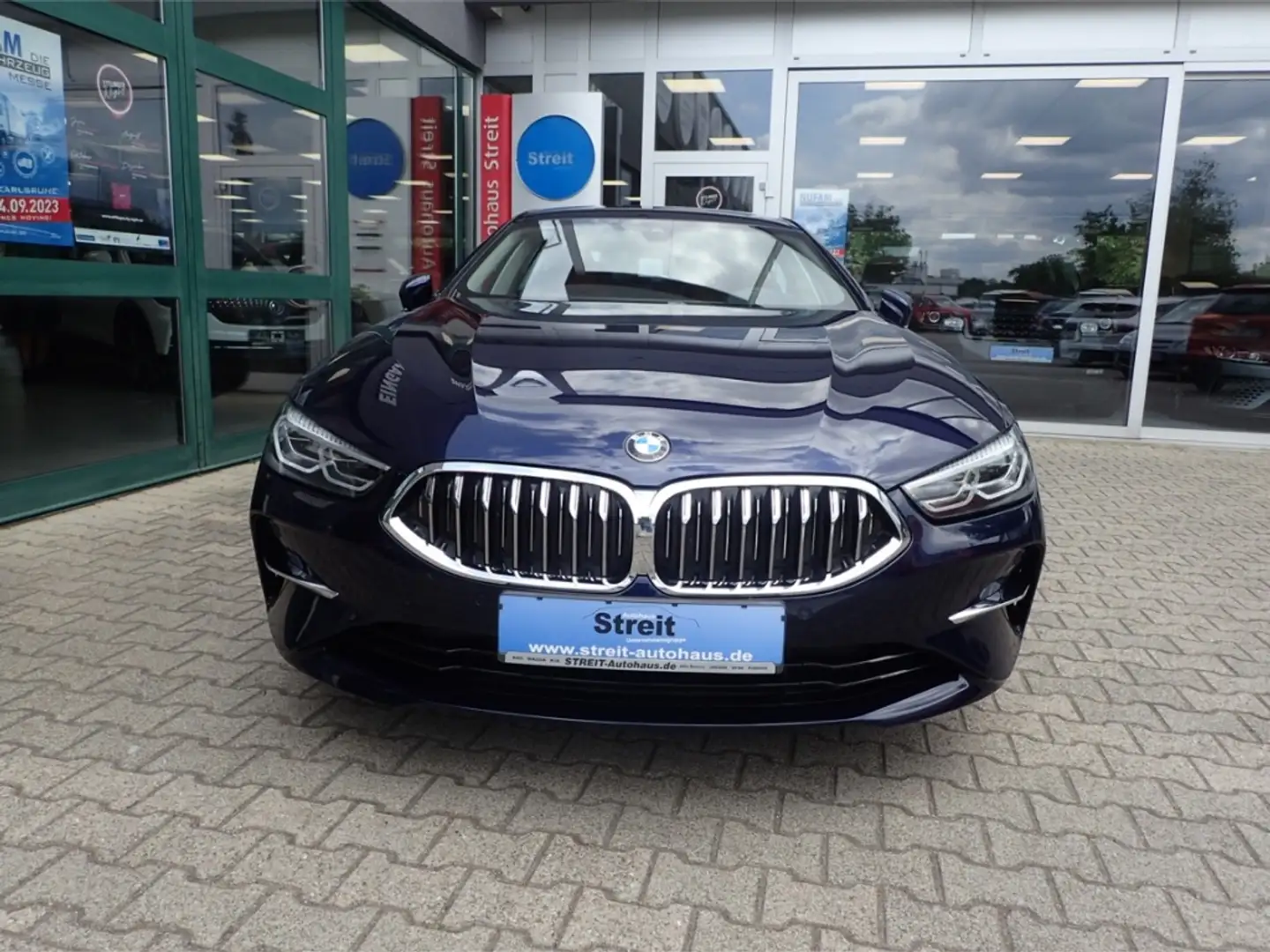 BMW 840 i Gran Coupe  Park-Assistent Individuallackierung, Blue - 2