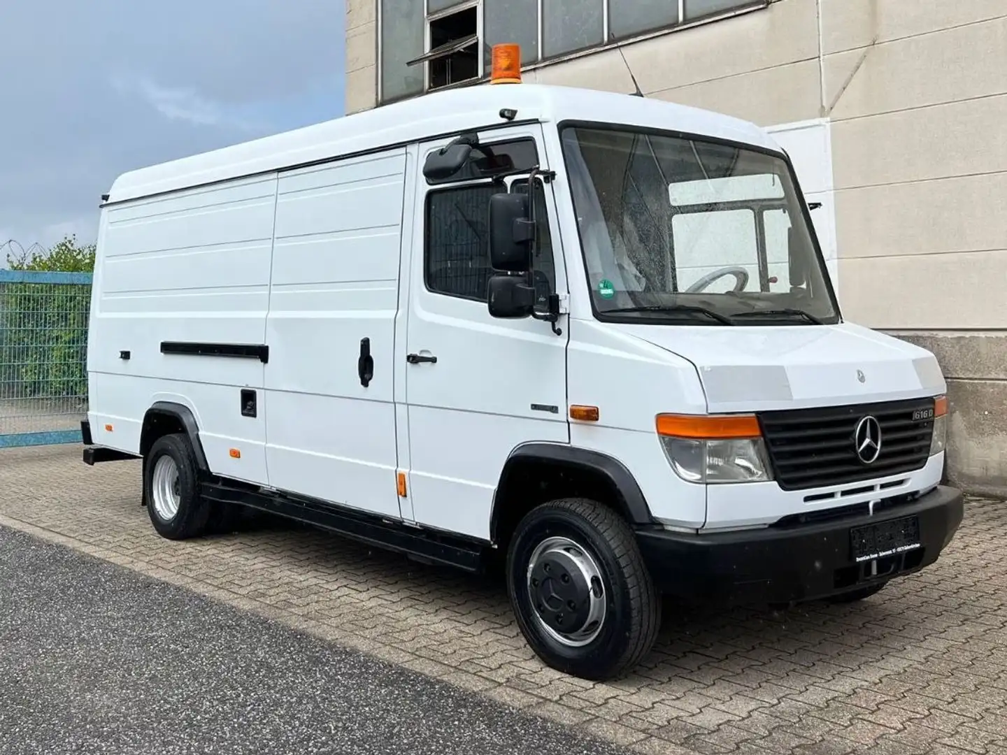 Mercedes-Benz Vario Kastenwagen *93.500KM *AHK* TÜVNEU* Weiß - 1