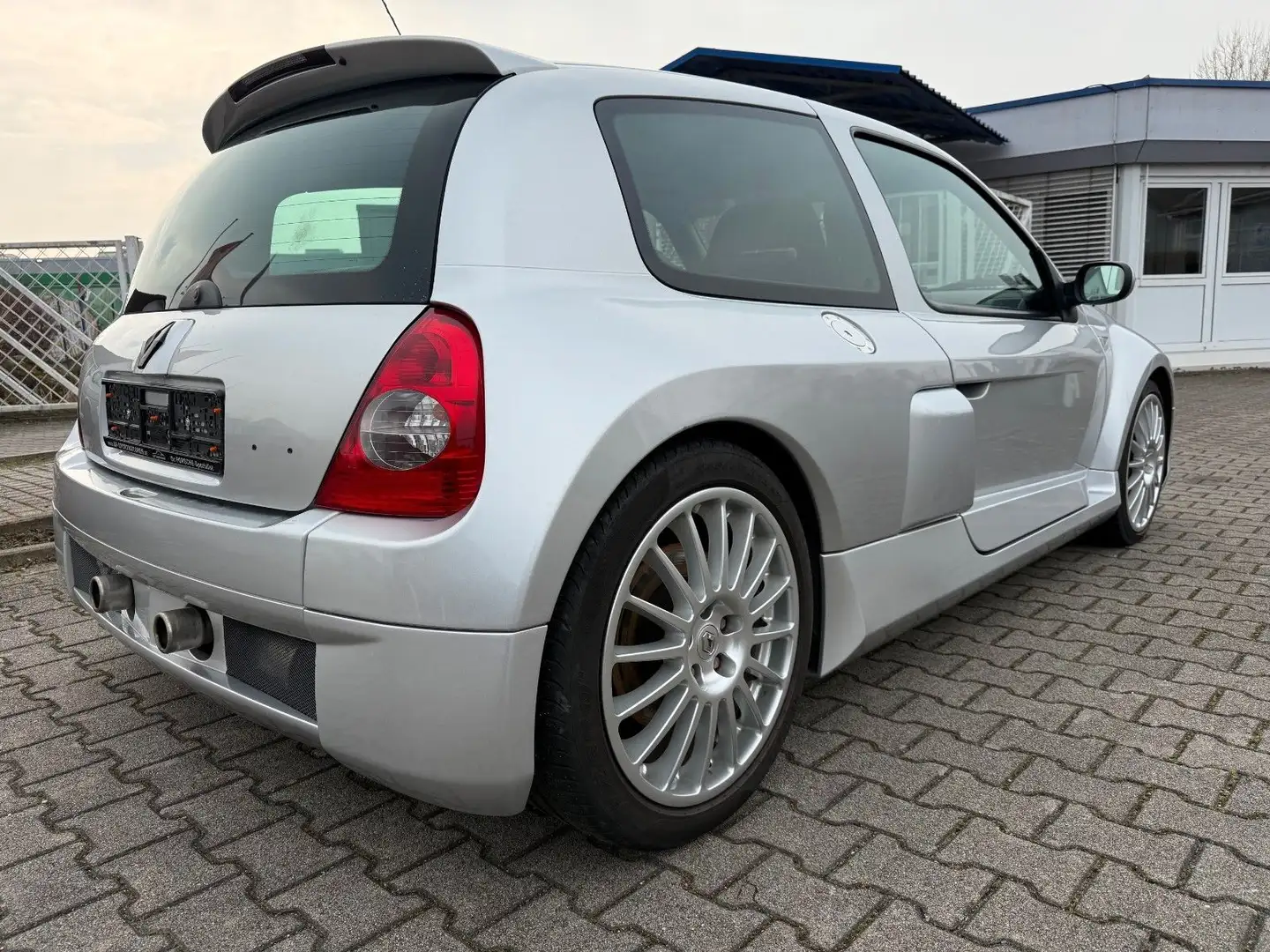 Renault Clio II V6 3.0 Sport Phase 2, nur 41t km Grau - 2