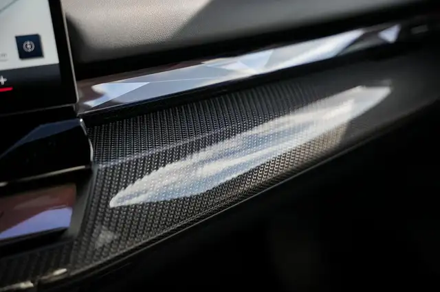 BMW 5 Series view 18