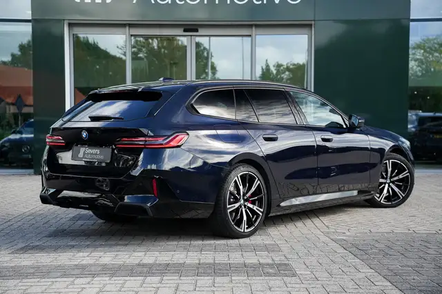 BMW 5 Series view 3