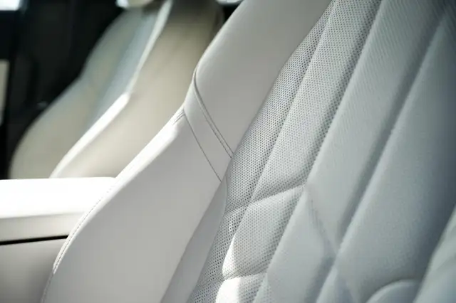 BMW 5 Series view 16