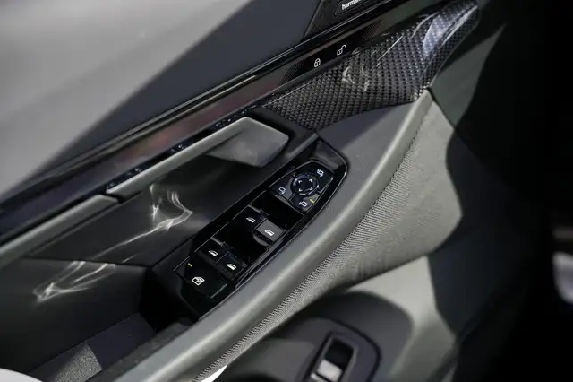 BMW 5 Series view 14