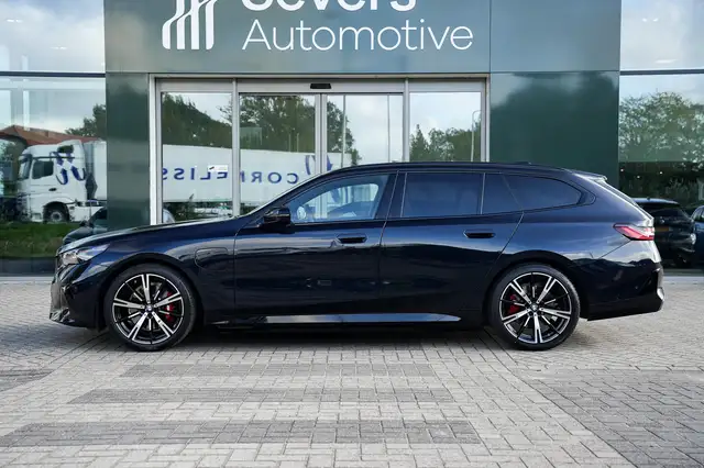 BMW 5 Series view 5