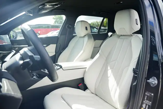 BMW 5 Series view 6