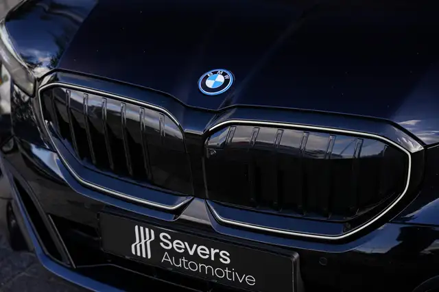 BMW 5 Series view 30