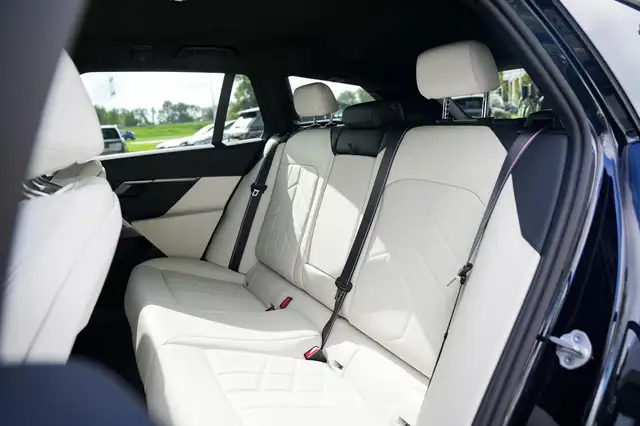 BMW 5 Series view 24