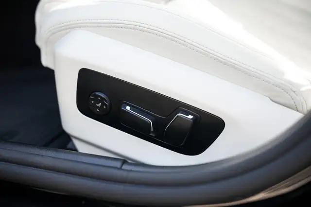 BMW 5 Series view 15