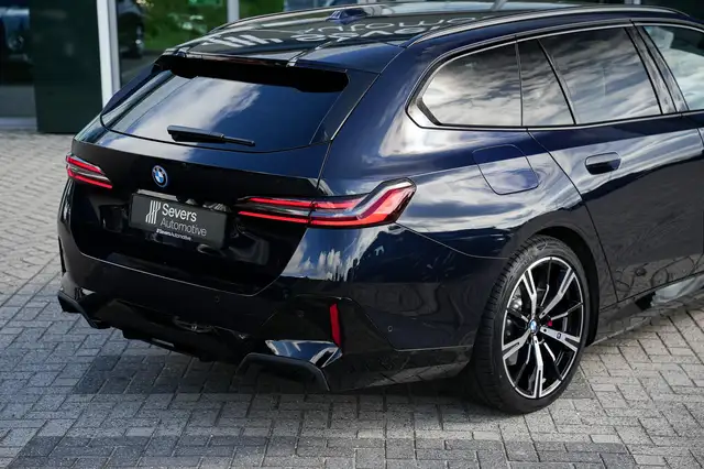 BMW 5 Series view 26