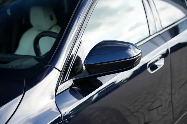 BMW 5 Series view 28