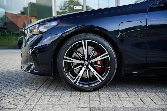 BMW 5 Series view 7