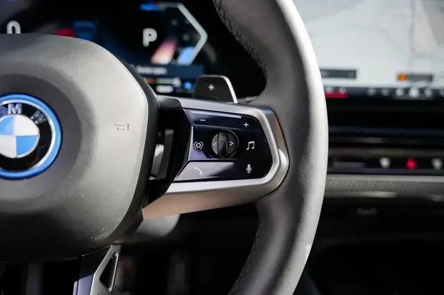 BMW 5 Series view 12
