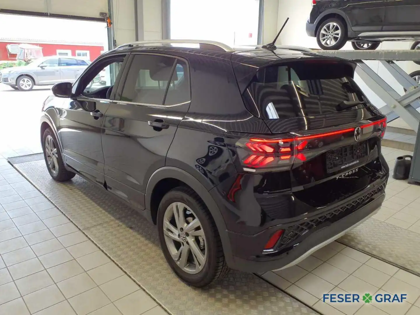 Volkswagen T-Cross R-Line 1.0 TSI DSG 116PS Schwarz - 2