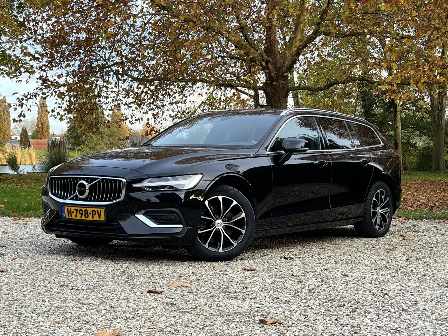 Volvo V60 2.0 T4 Inscription*Nieuwe Distributie*Trekhaak* Zwart - 1