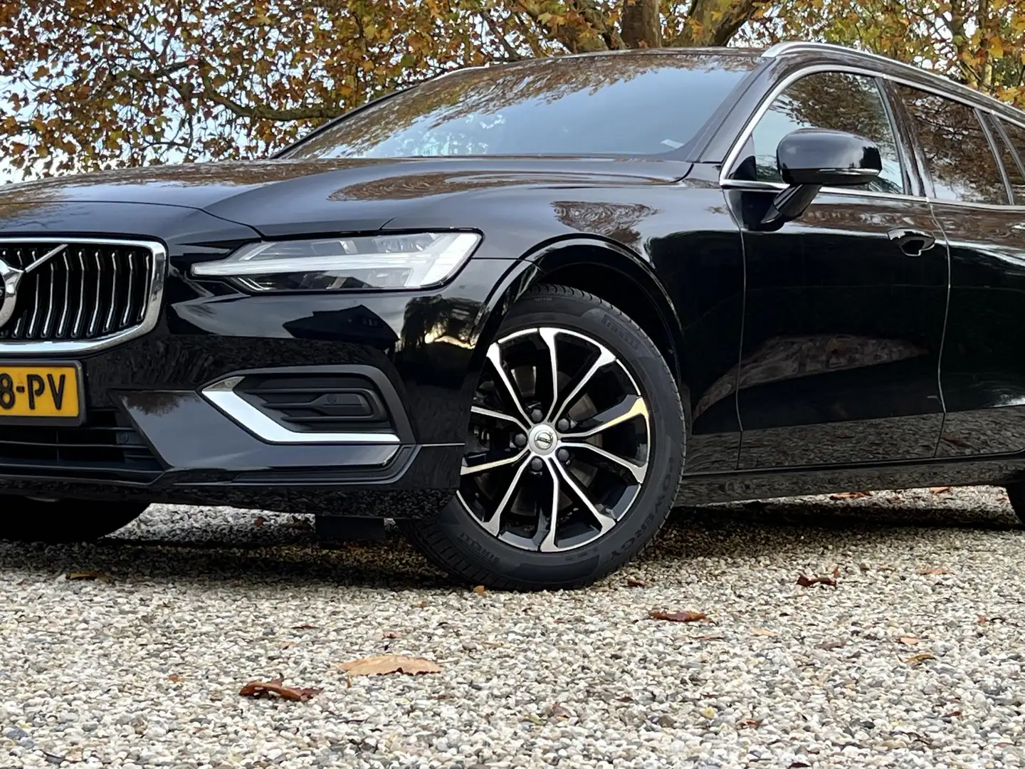 Volvo V60 2.0 T4 Inscription*Nieuwe Distributie*Trekhaak* Zwart - 2