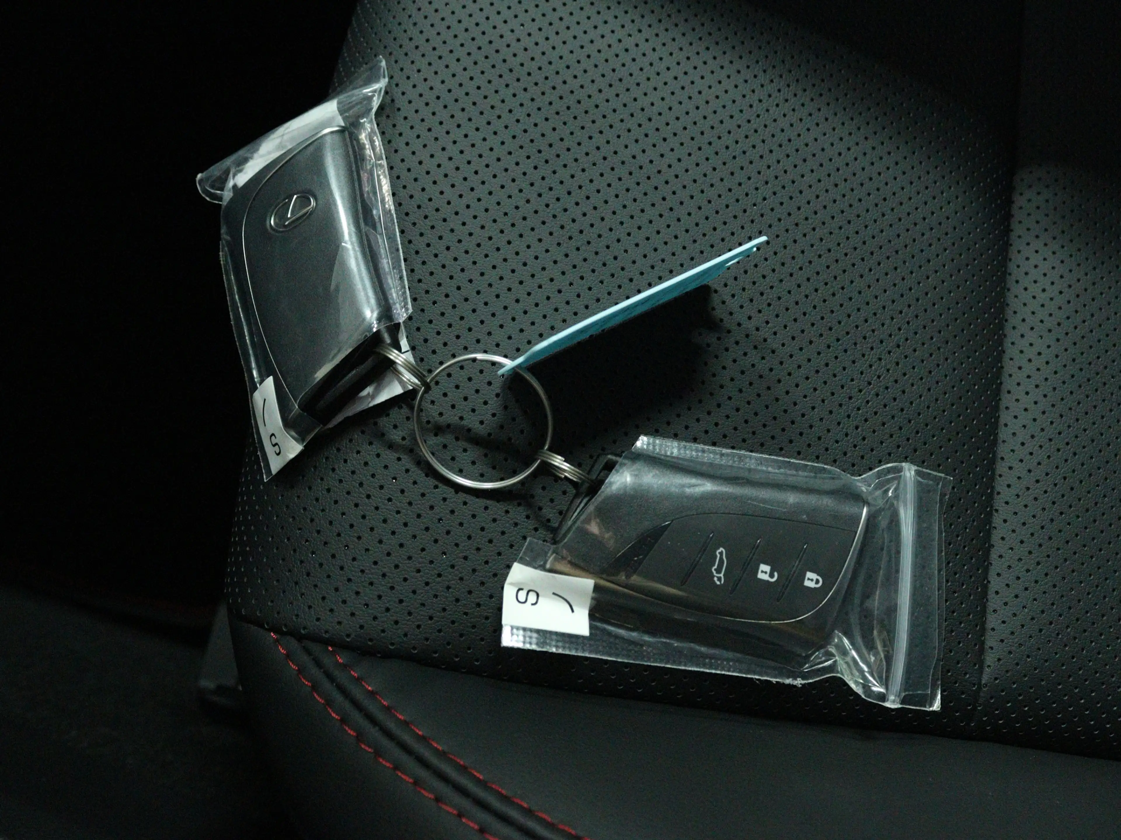 Lexus LBX Emotion 2WD — photo 5