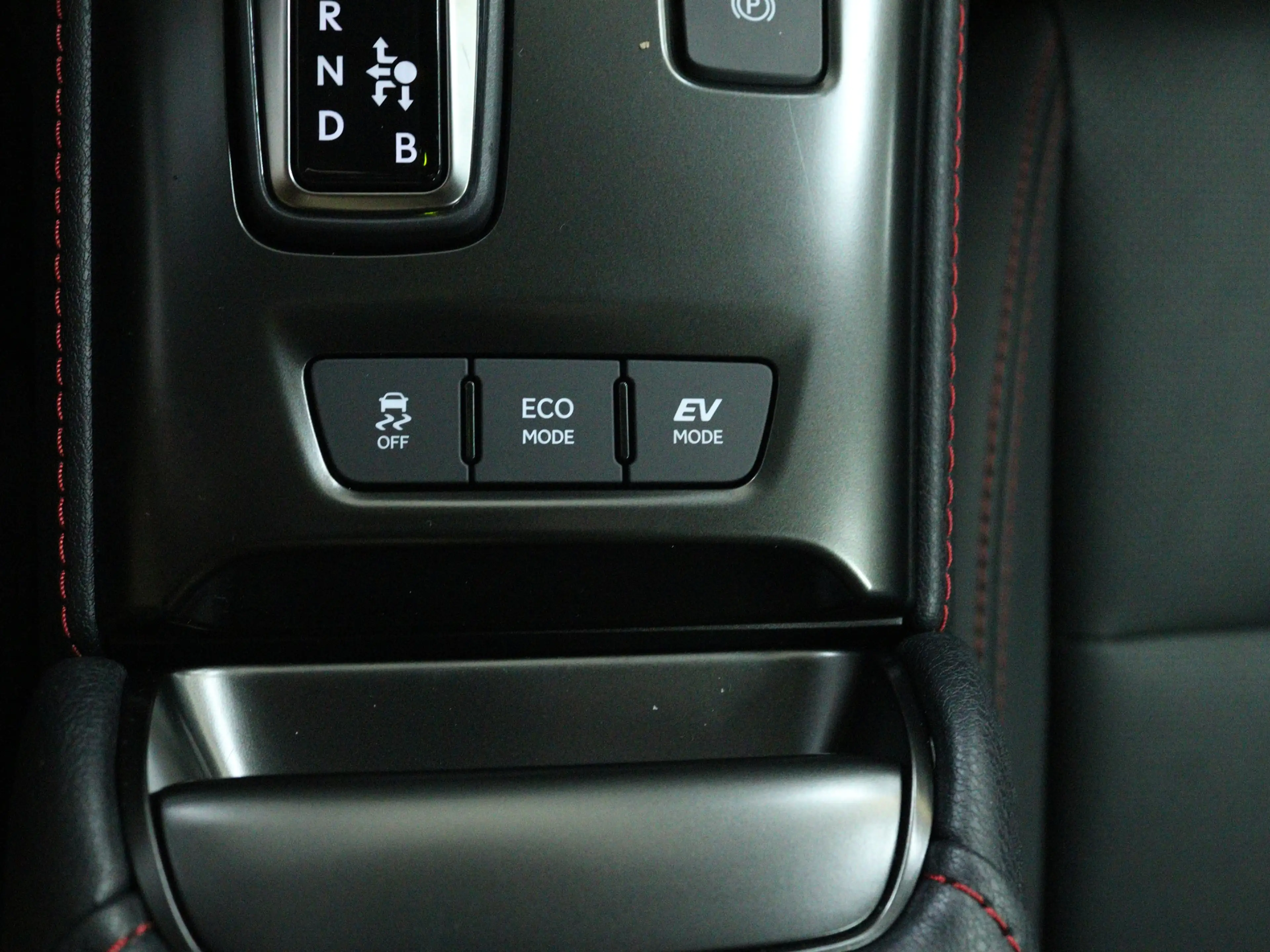 Lexus LBX Emotion 2WD — photo 6