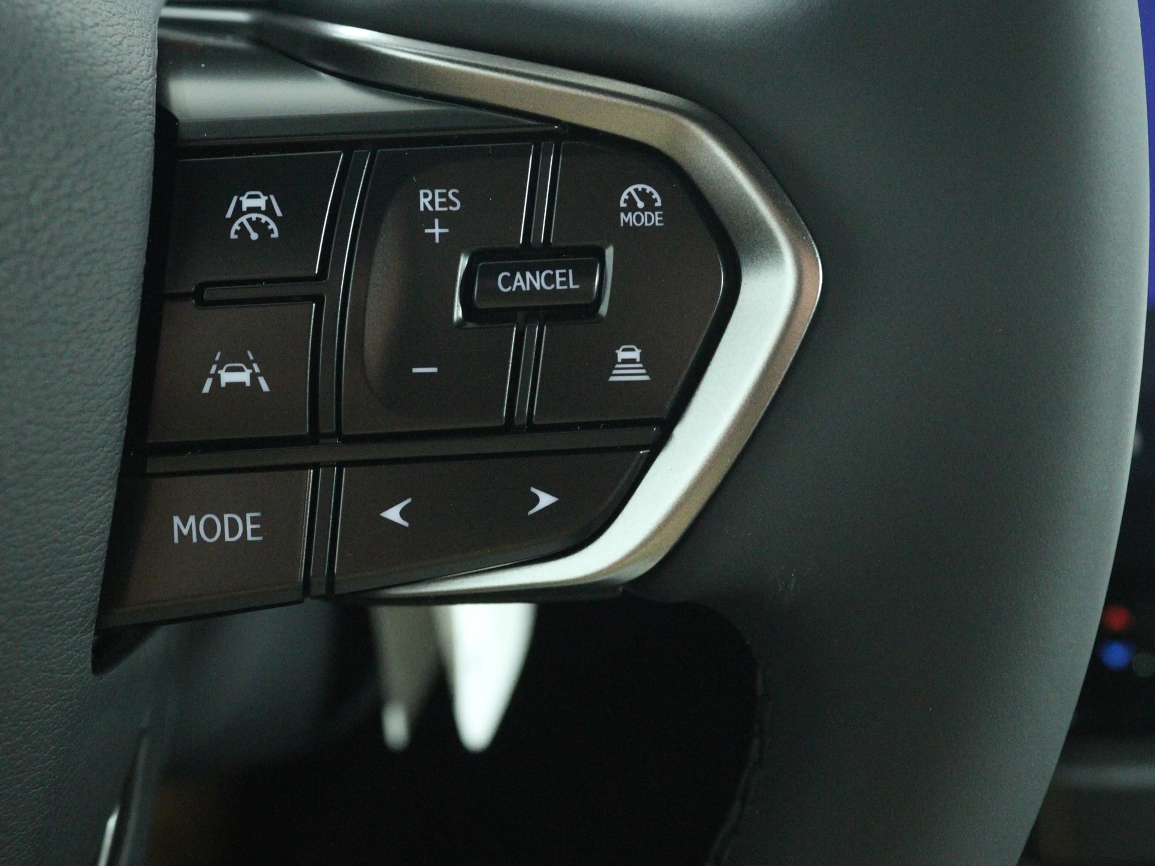 Lexus LBX Emotion 2WD — photo 10