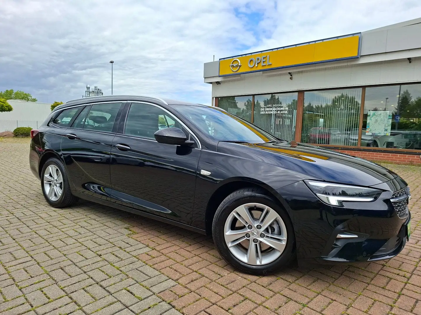 Opel Insignia B ST Elegance AT +MATRIX-LED+NAVI+FSHZ+ Schwarz - 1