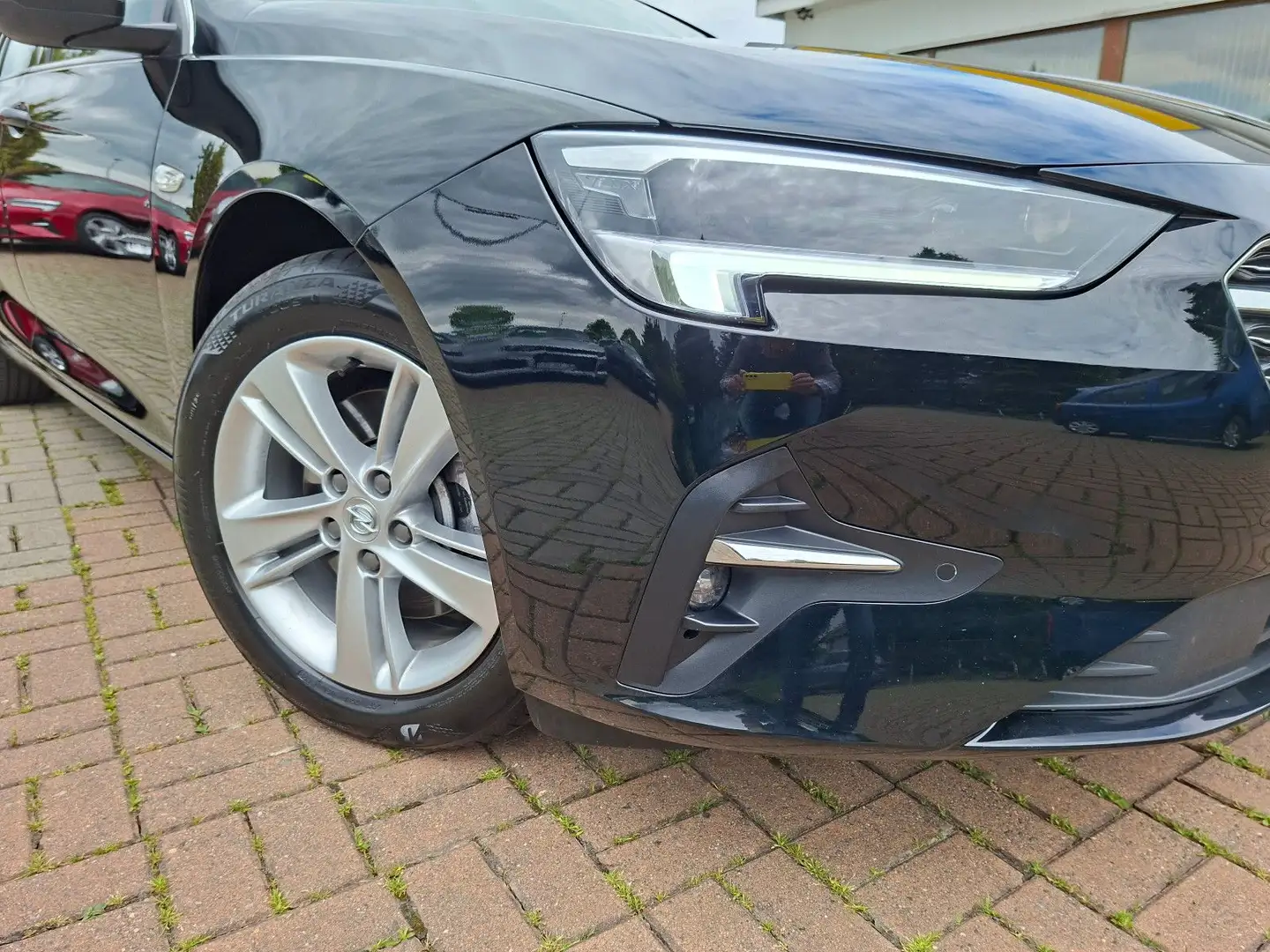 Opel Insignia B ST Elegance AT +MATRIX-LED+NAVI+FSHZ+ Schwarz - 2