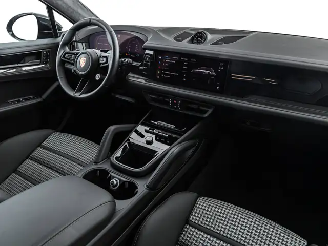 Porsche Cayenne view 11