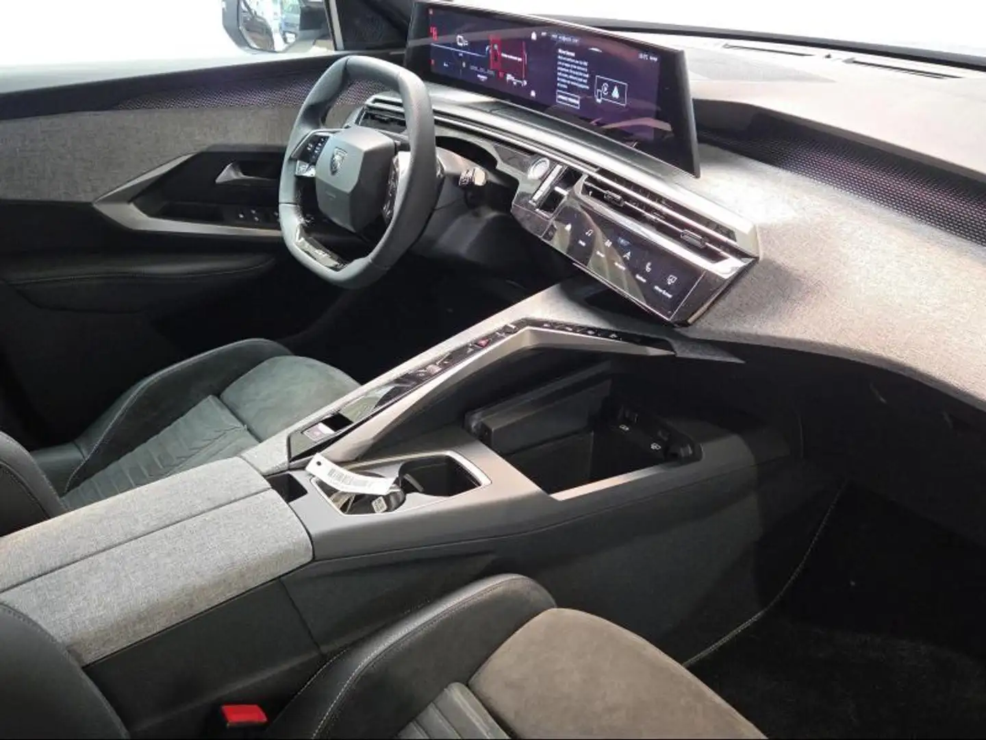 Peugeot 5008 GT Hybrid 7pl -Pano - 360 camera - Carplay - GPS Gris - 2