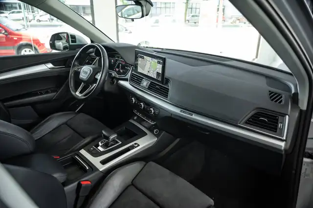 Audi Q5 view 10
