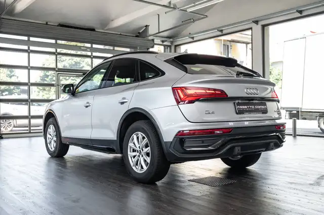 Audi Q5 view 4